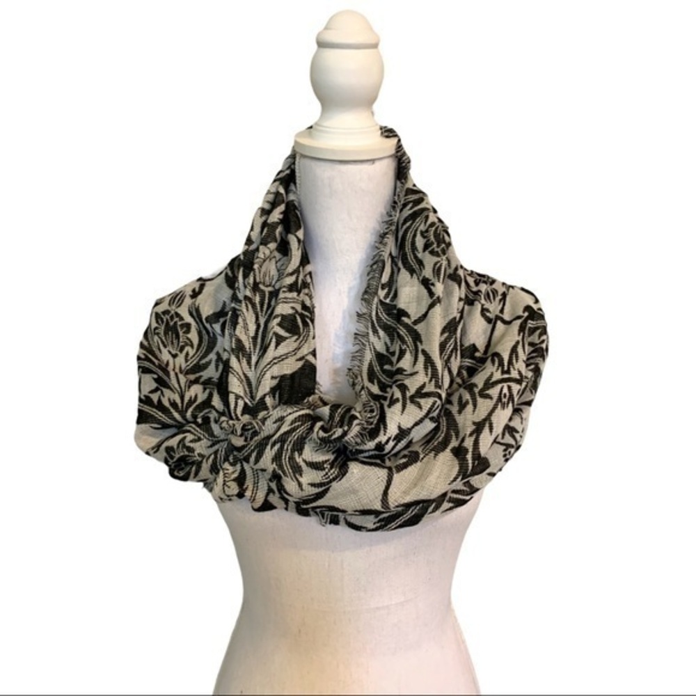 Black and white Infiniti scarf